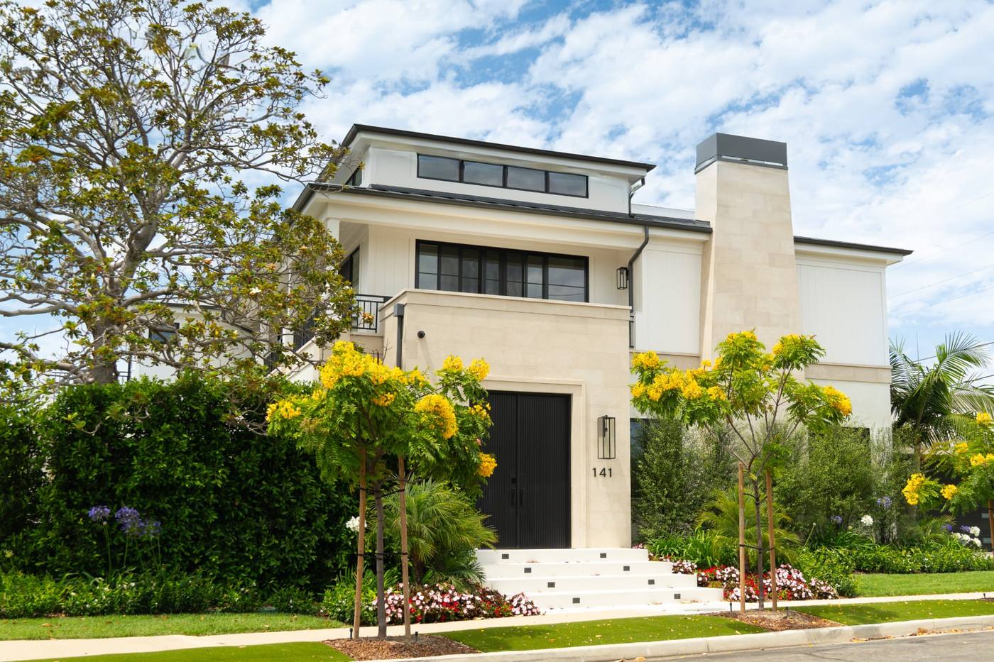 Contemporary street elevation of the Acacia residence