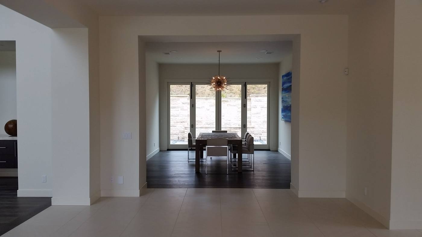 Dining area framed by a wide opening